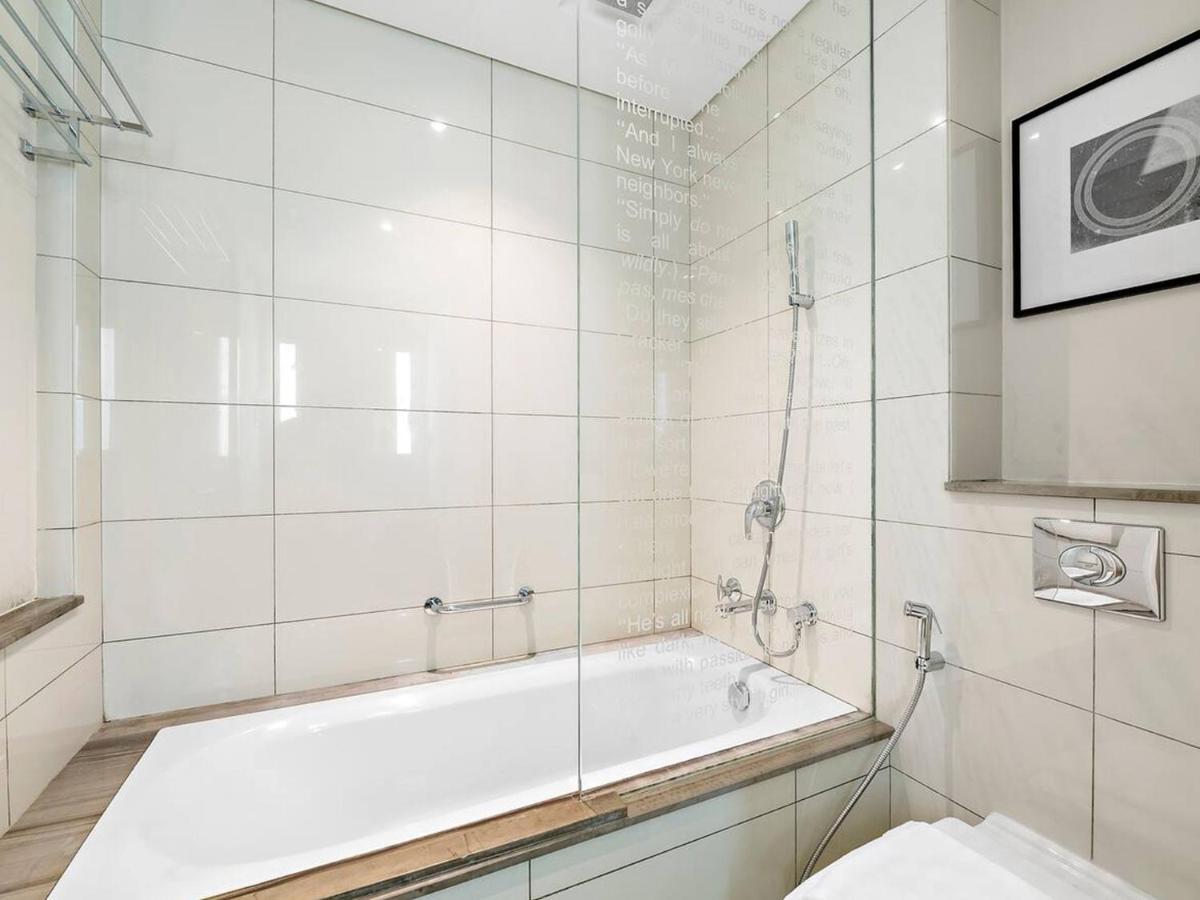 Paramount Towers - Cosmos Living 1 Bedroom