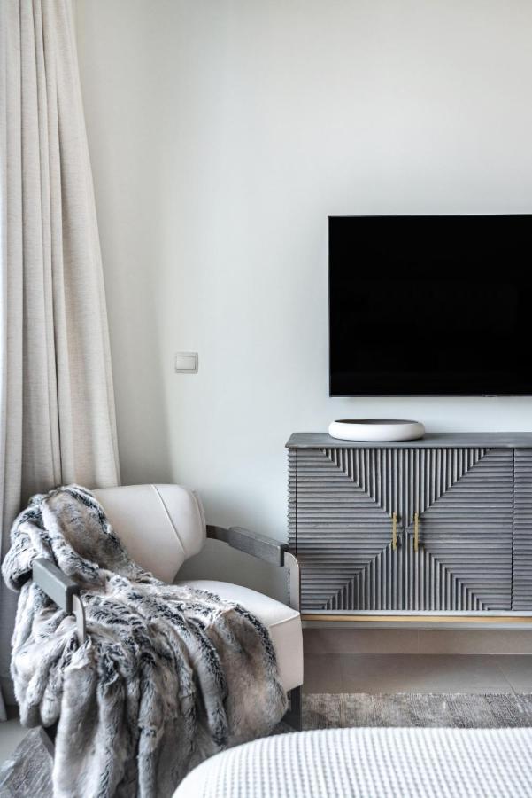 The Smart Concierge - Burjvista Apartment