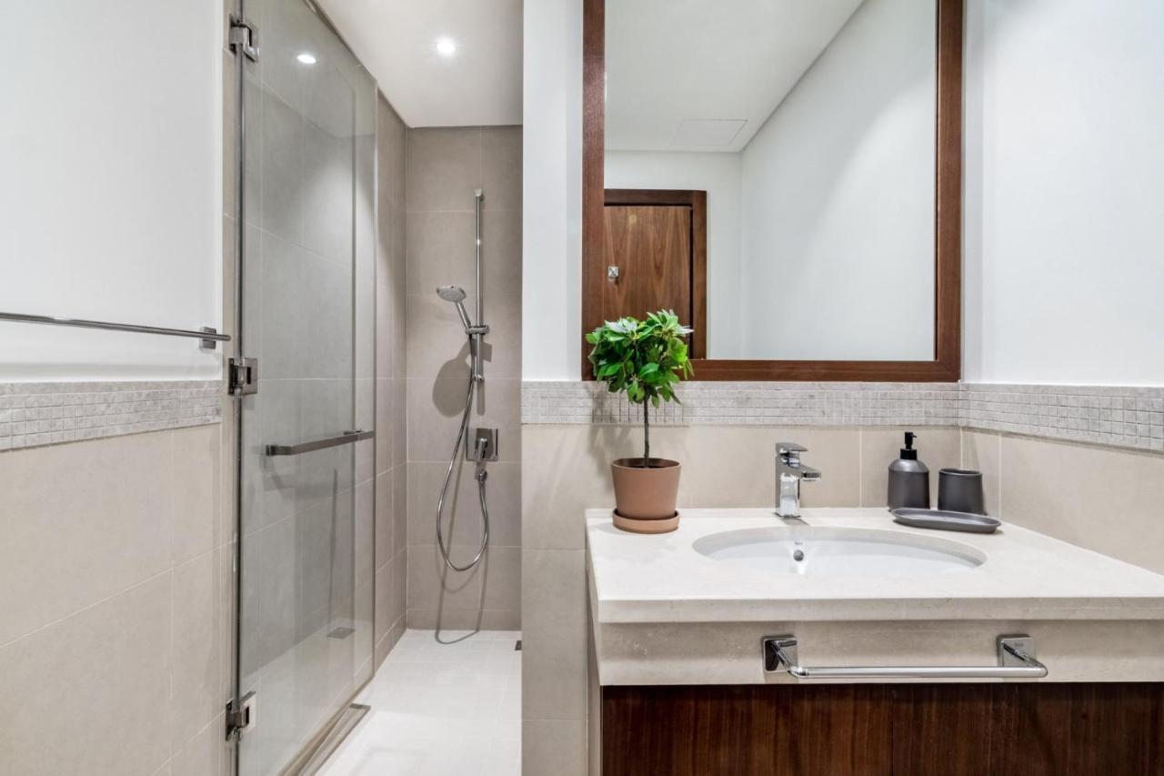 The Smart Concierge - Burjvista Apartment