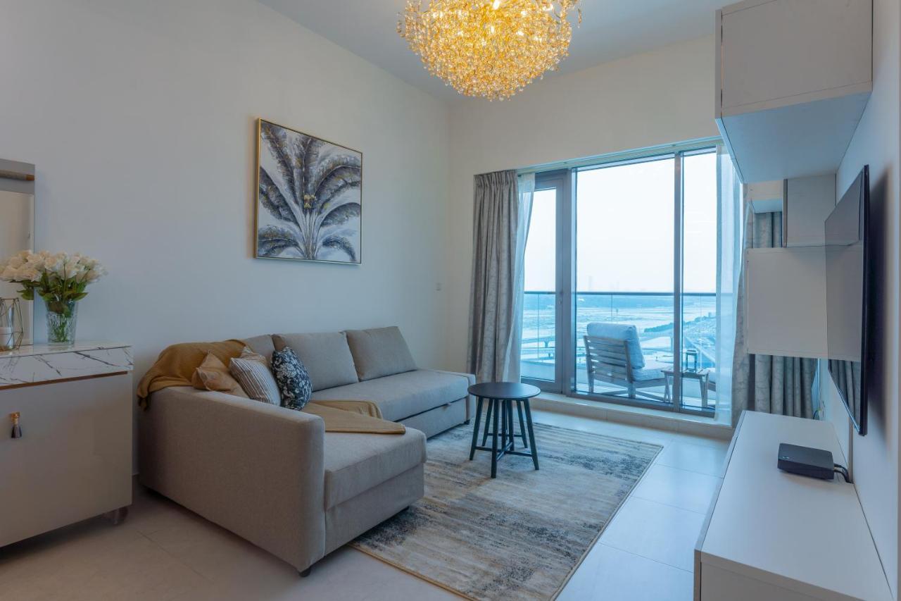 Apartment Cityscape Oasis With Canal And Yacht View Dubai