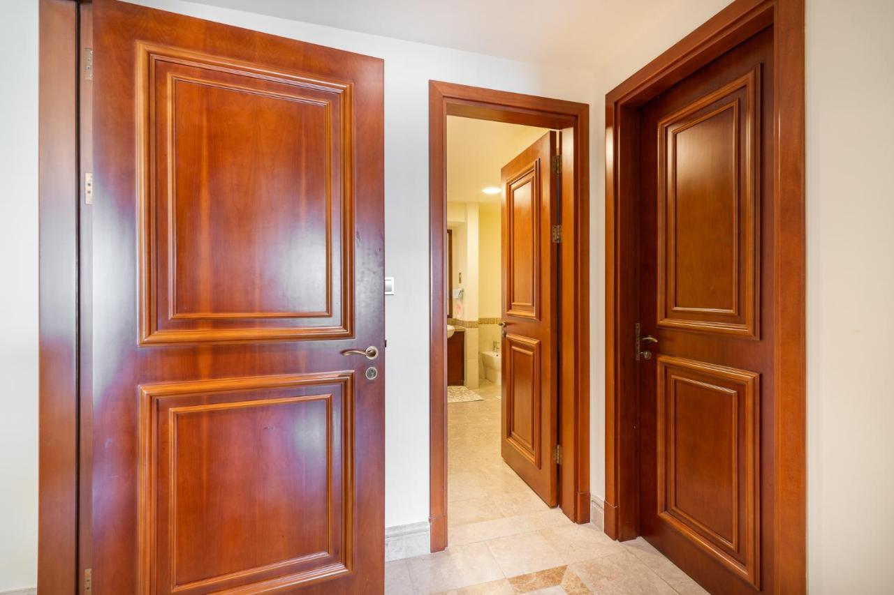 Daniels Sea View 2br In Fairmont The Palm Dubai