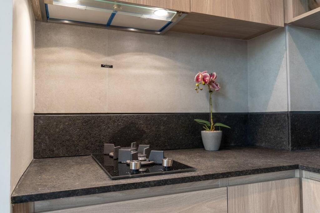 Apartment Modern W Spacious Terrace In Jvc -suiteable