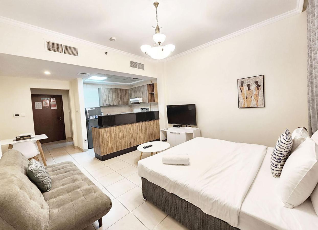 Rh- Relaxing Studio, Downtown With Private Balcony, Walk Away From Burj Khalifa