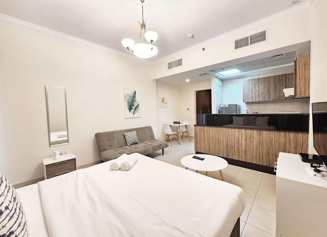 Rh- Relaxing Studio, Downtown With Private Balcony, Walk Away From Burj Khalifa *