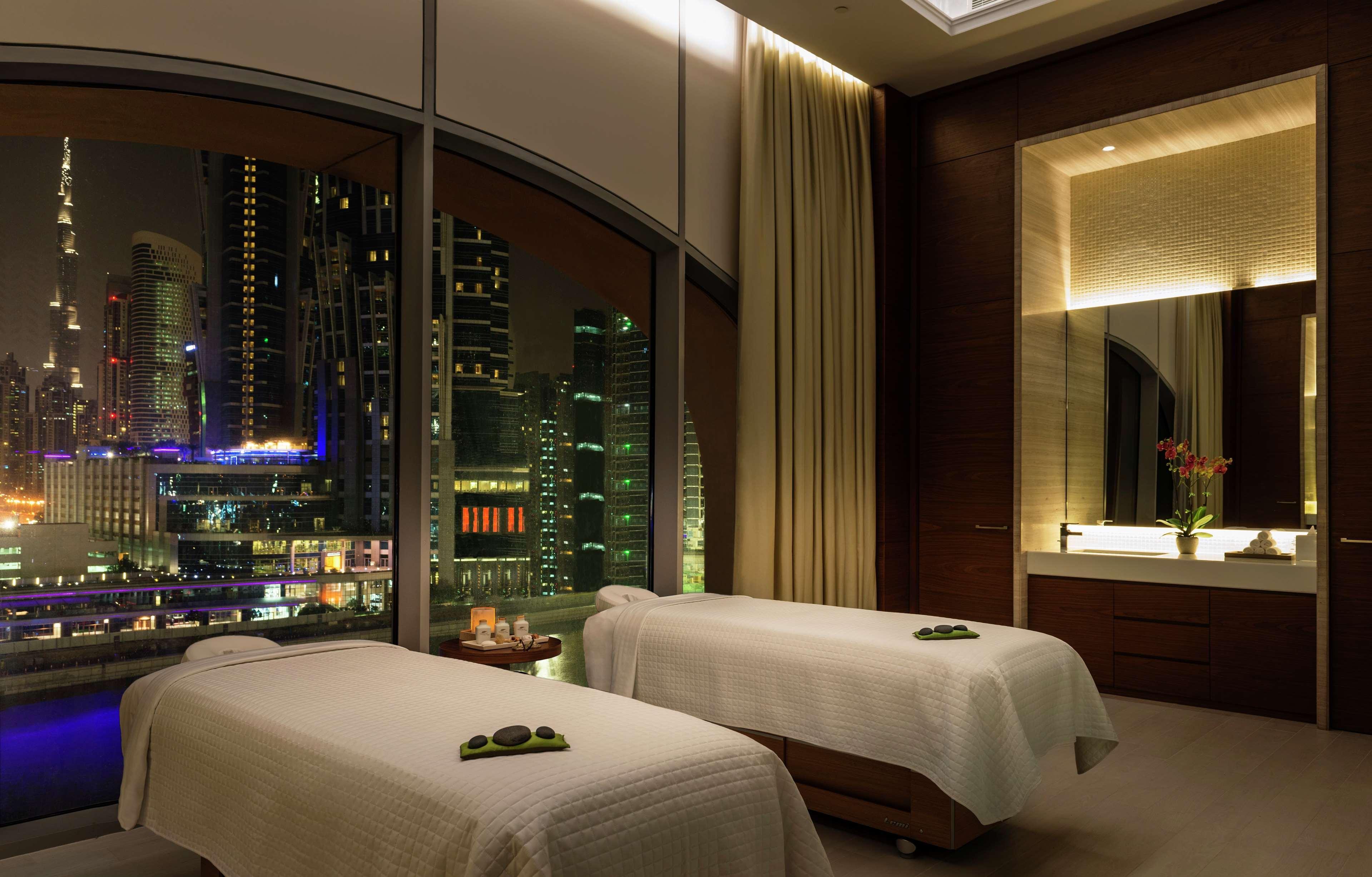V Dubai, Curio Collection By Hilton Hotel