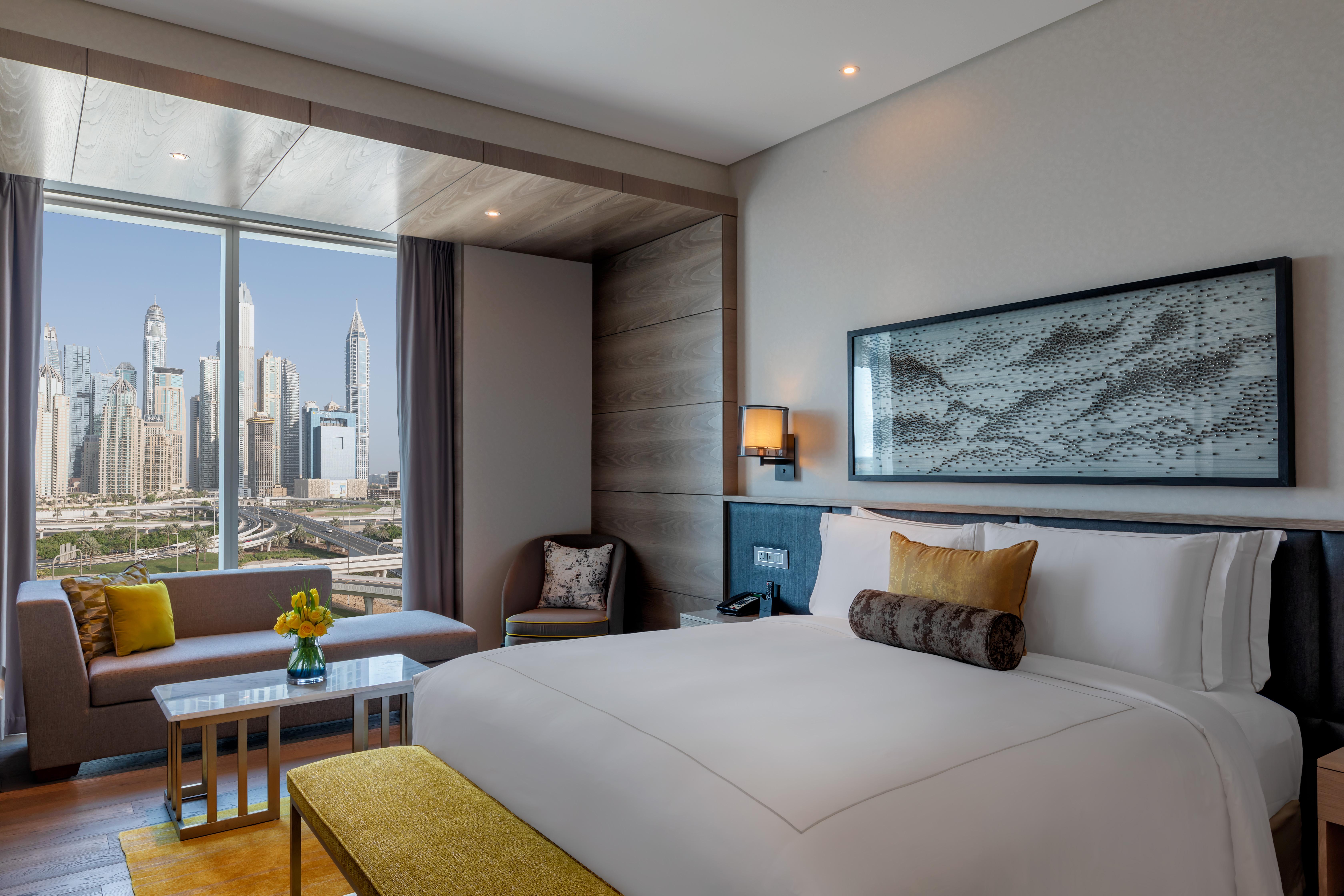 Taj Jumeirah Lakes Towers Hotel 5*