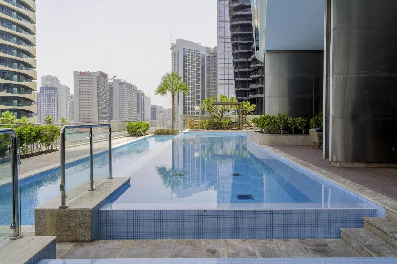 Apartment Elegant Amidst Vibrant Area With Balcony *