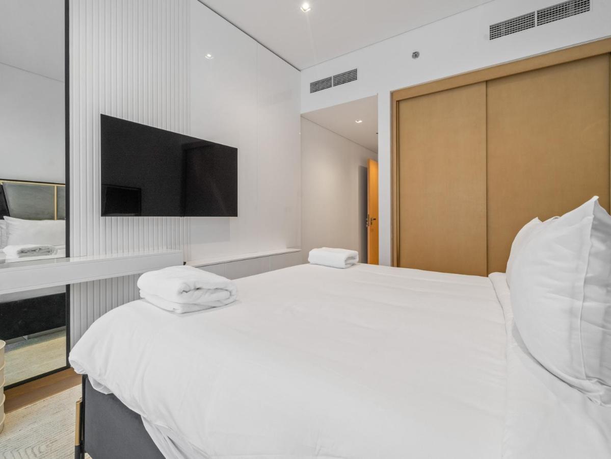 Elegant Amidst Vibrant Area With Balcony * Dubai