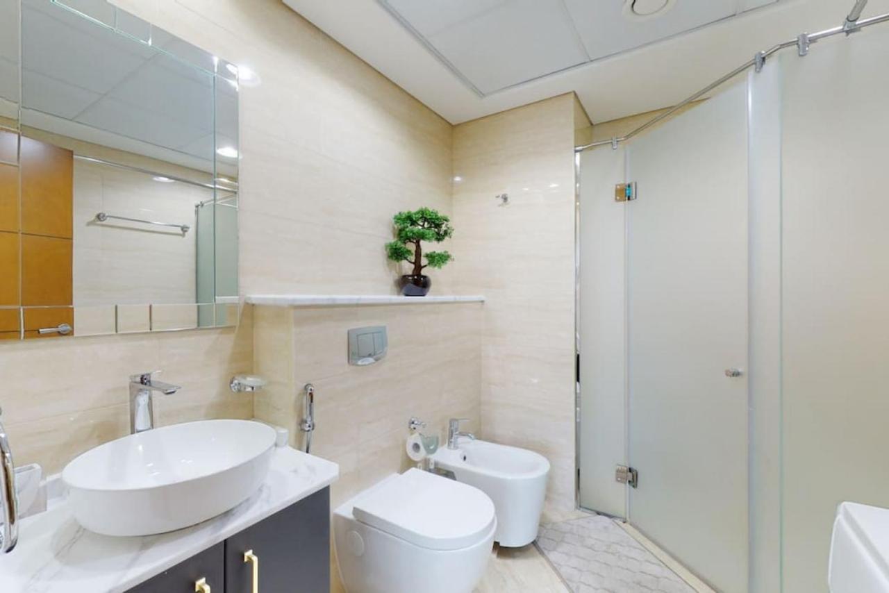 Ocean Heights - Gorgeous One Bedroom Apartment *