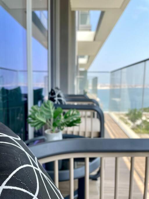 Dar Vacation-luxurious 1br In Isle, Emaar Front Apartment *