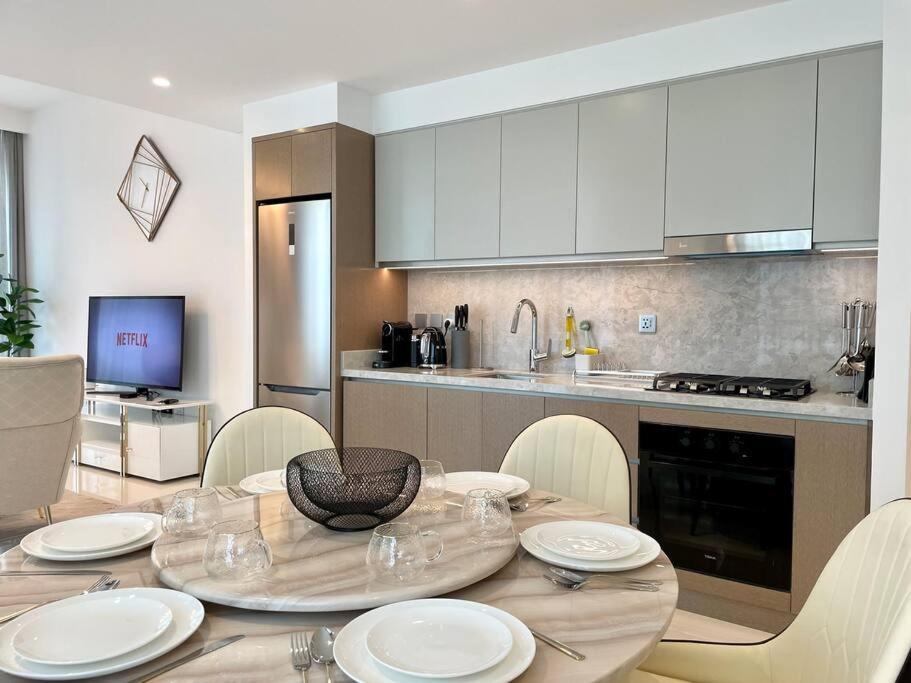 Dar Vacation-luxurious 1br In Isle, Emaar Front Apartment *
