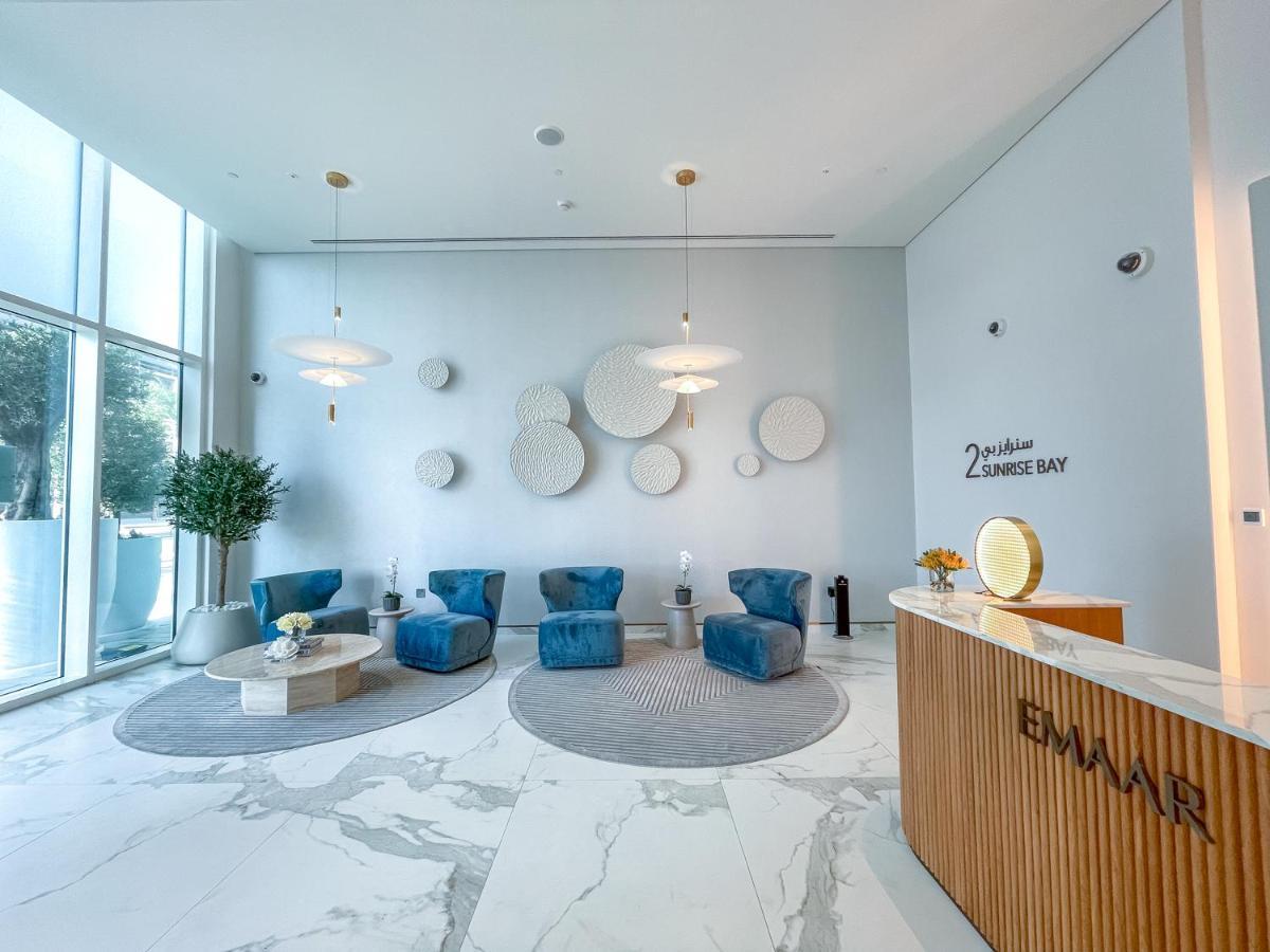 Elegant Seaside Living 3-bedroom Emaar Beachfront By Suiteable Apartment Dubai