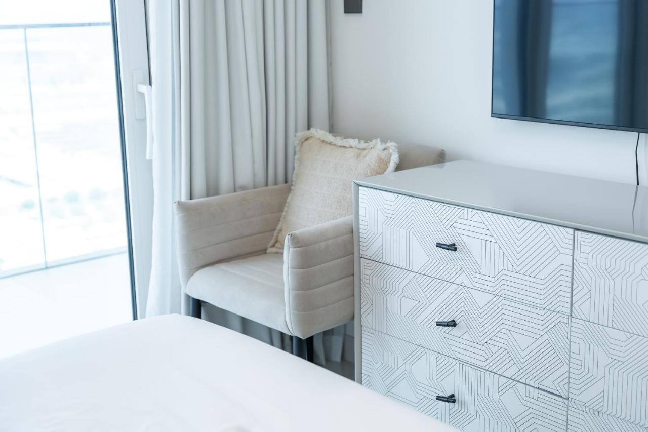 Elegant Seaside Living 3-bedroom Emaar Beachfront By Suiteable Apartment *