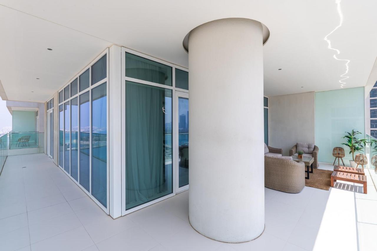 Elegant Seaside Living 3-bedroom Emaar Beachfront By Suiteable Apartment