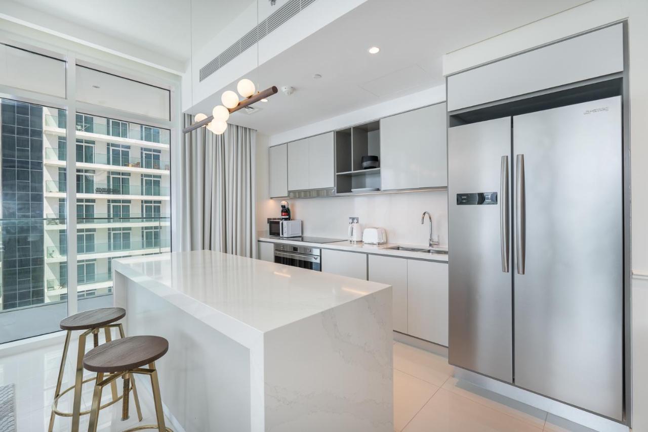 Apartment Elegant Seaside Living 3-bedroom Emaar Beachfront By Suiteable