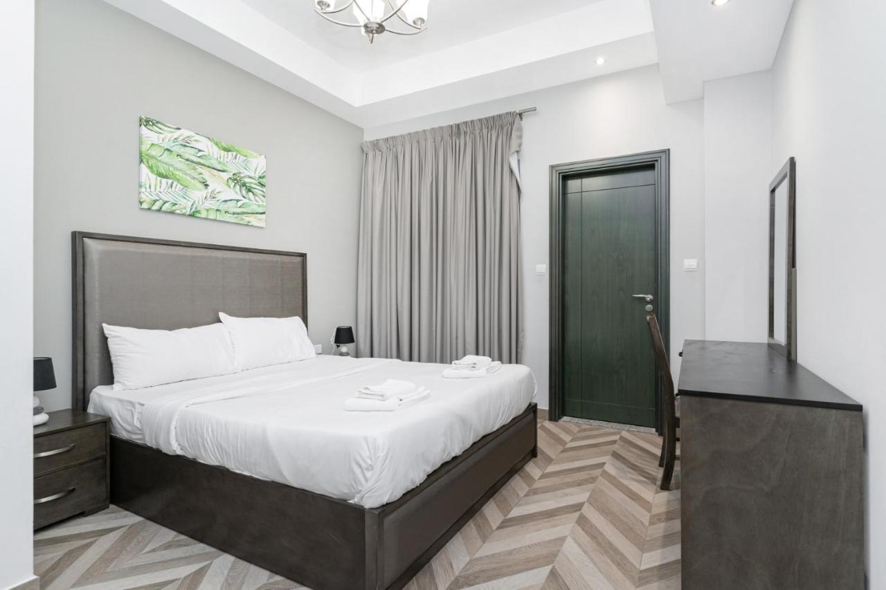 Spacious 4bd En-suite I Canal View I Fast Wifi Apartment *