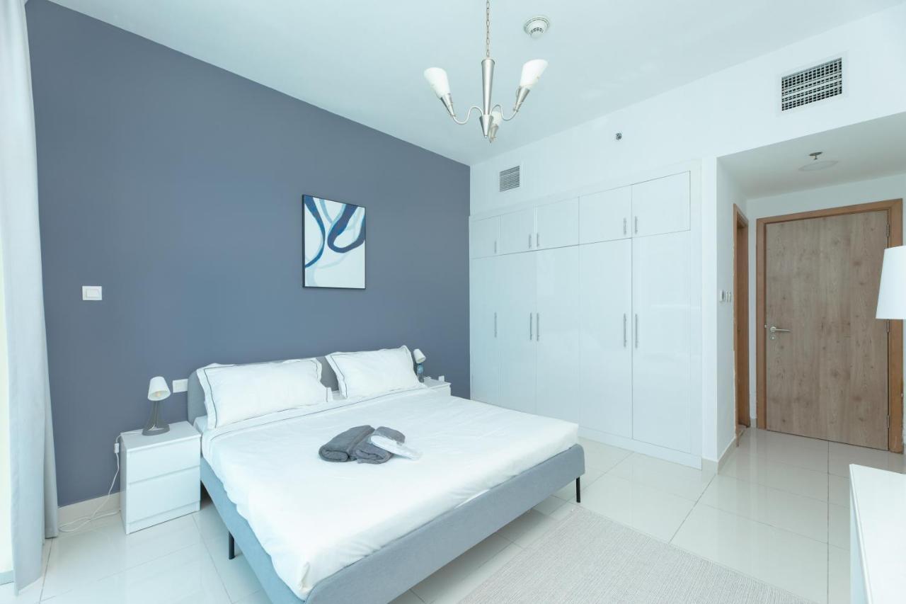 Waterfront With Stunning View! Apartment Dubai