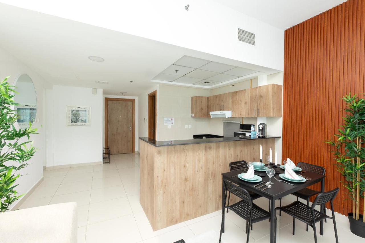 Apartment Waterfront With Stunning View!