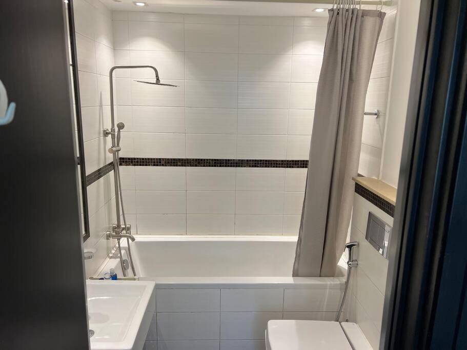 Studio In Sky View Tower Marina Apartment Dubai