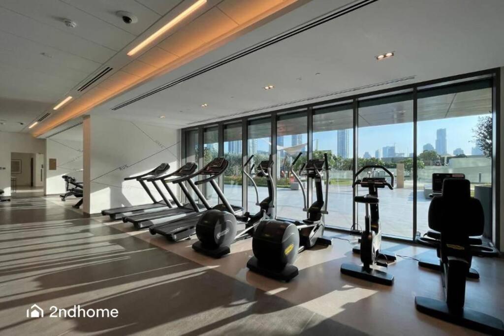 Luxurious 1 Bed With Direct Access To Mall Apartment *