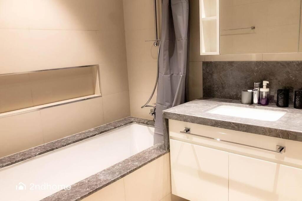 Apartment Luxurious 1 Bed With Direct Access To Mall Dubai