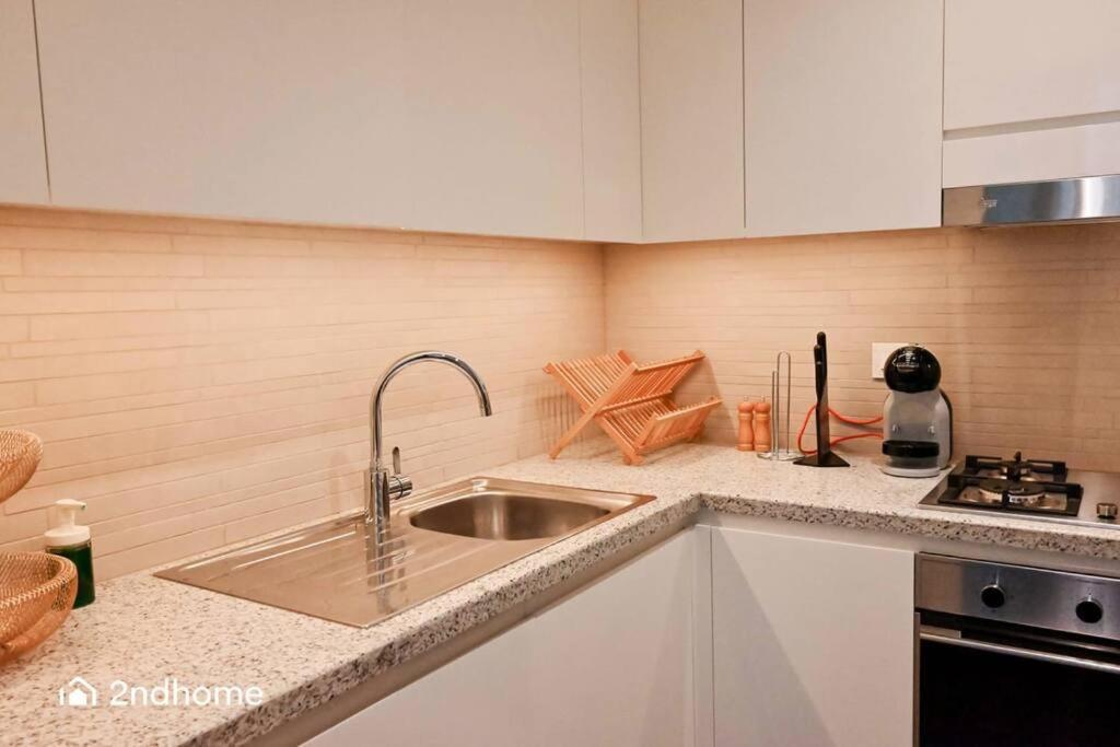 Luxurious 1 Bed With Direct Access To Mall Apartment *
