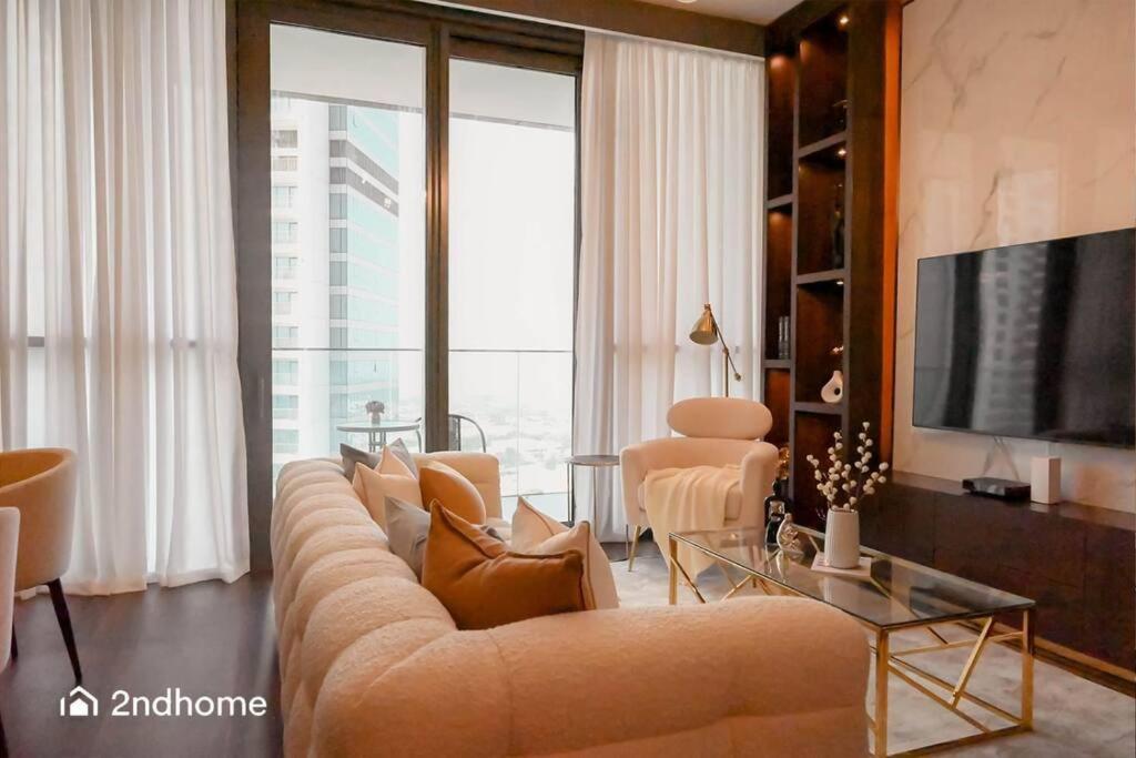 Luxurious 1 Bed With Direct Access To Mall Apartment *