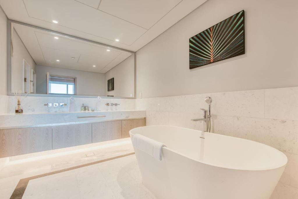 Lovely Sea Views ,1Br Resort Style Amenities ,Get Access To Aura Infinity Pool *
