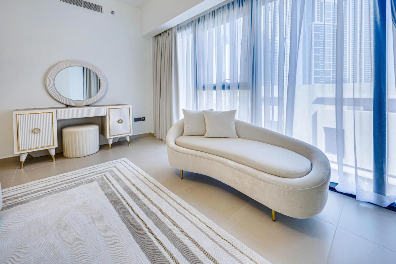 Bright New Near Burj Khalifa Apartment Dubai