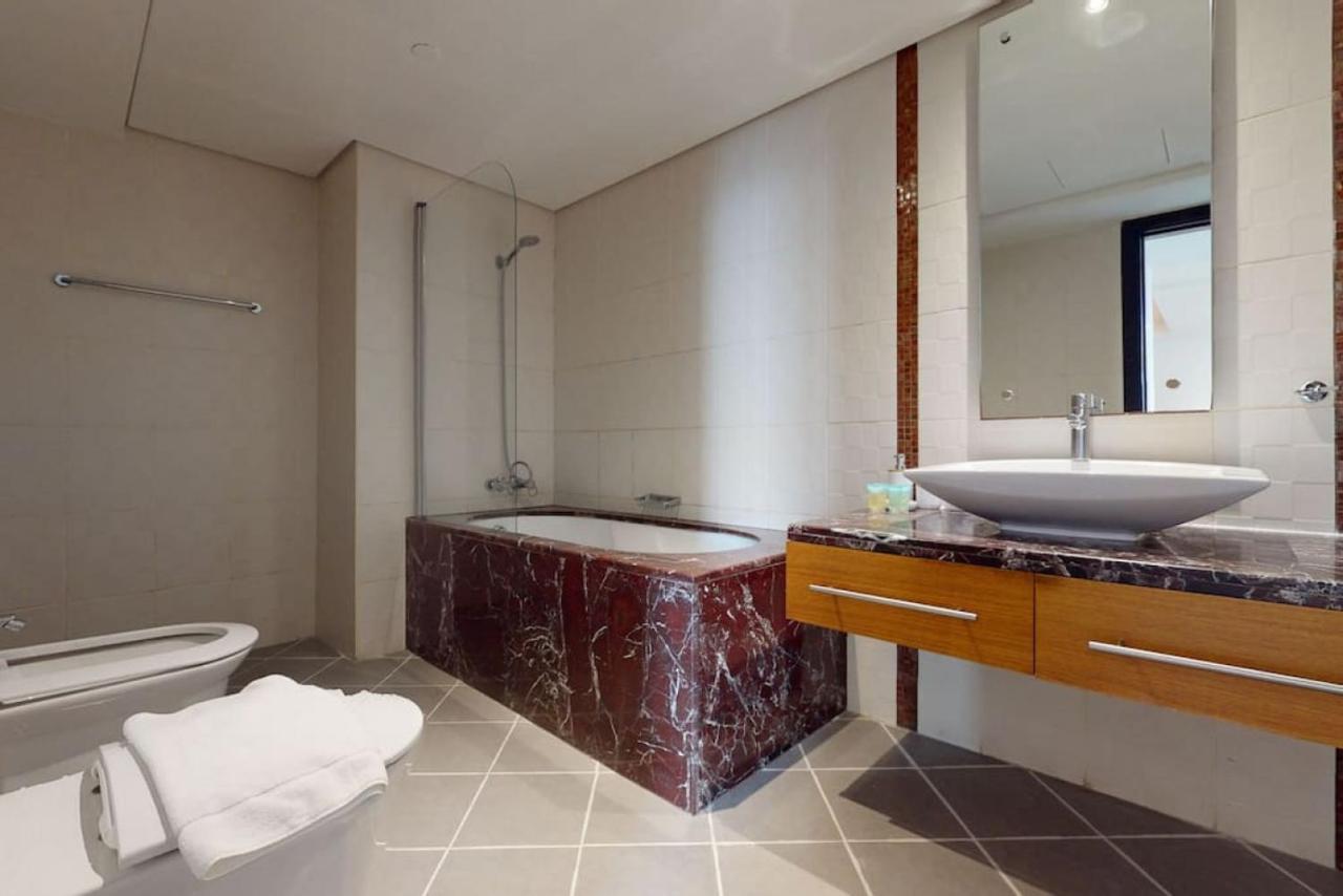 Bahar 1 - Opulent Three Bedroom Apartment Dubai