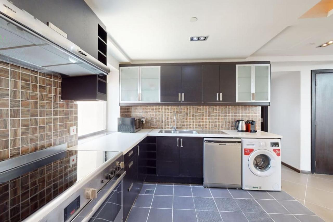 Bahar 1 - Opulent Three Bedroom Dubai