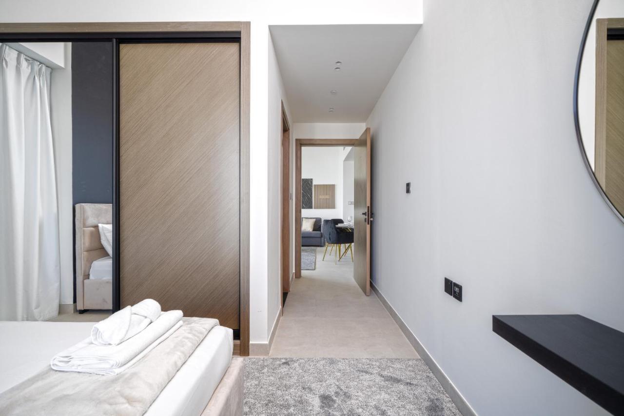 Alh Vacay 1513 - With Private Jacuzzi 2 Bedrooms In Binghatti Canal Apartment Dubai