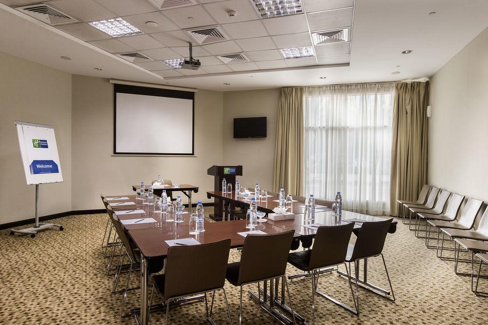 Express Safa Park, An Ihg 3* Dubai