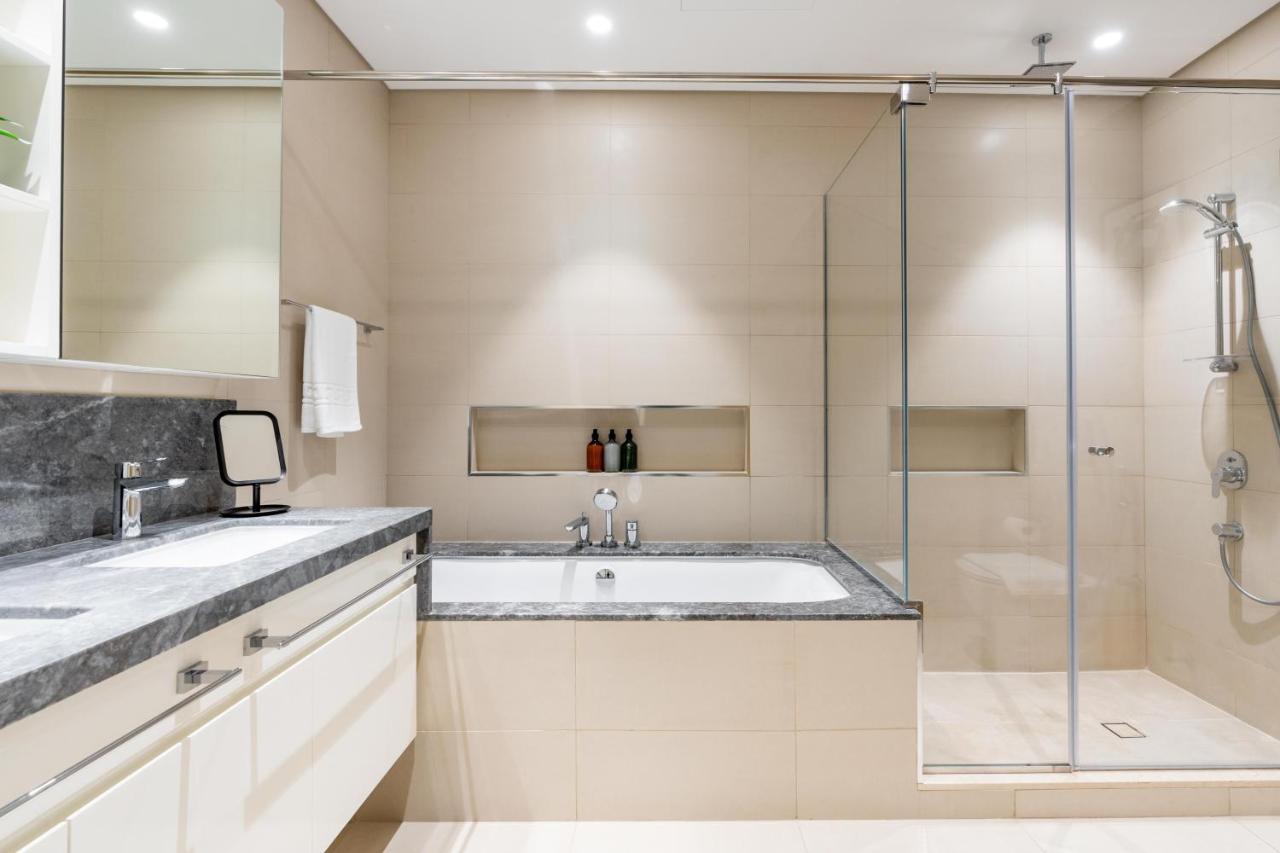Ultimate Full Burj Khalifa & Downtown Views Designer Luxury High Floor Connected To Mall For 4 People Apartment *