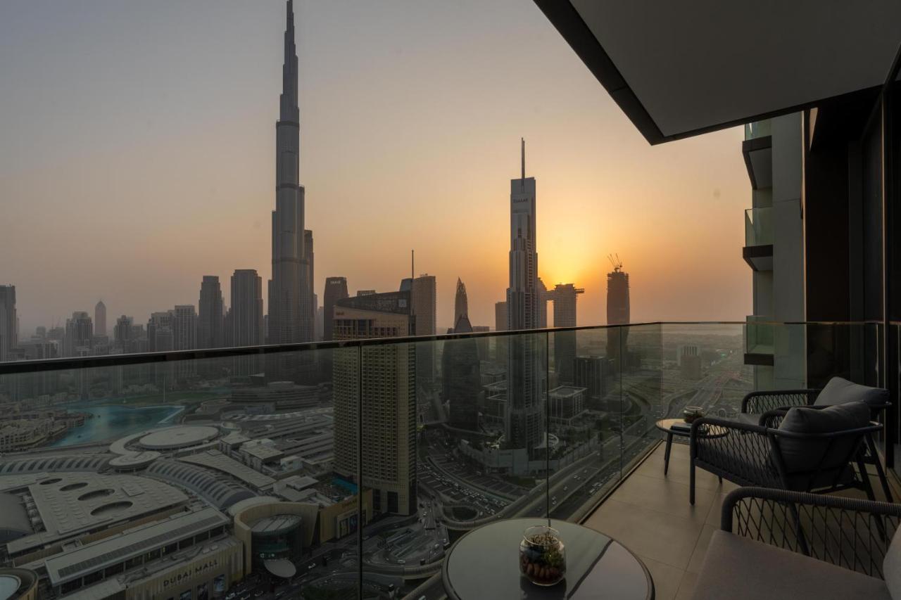 Apartment Ultimate Full Burj Khalifa & Downtown Views Designer Luxury High Floor Connected To Mall For 4 People *
