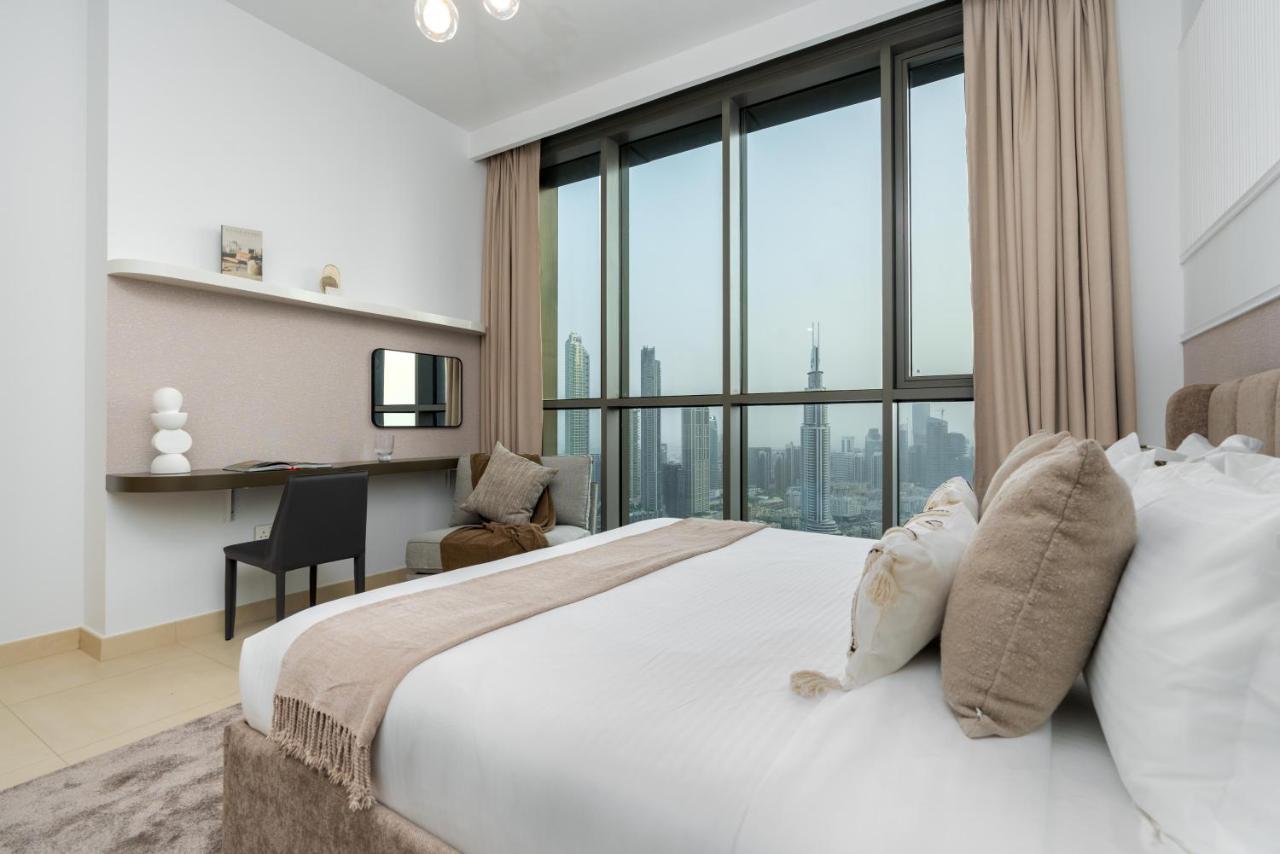 Apartment Ultimate Full Burj Khalifa & Downtown Views Designer Luxury High Floor Connected To Mall For 4 People Dubai