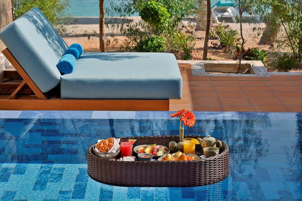 Anantara World Islands Hotel *