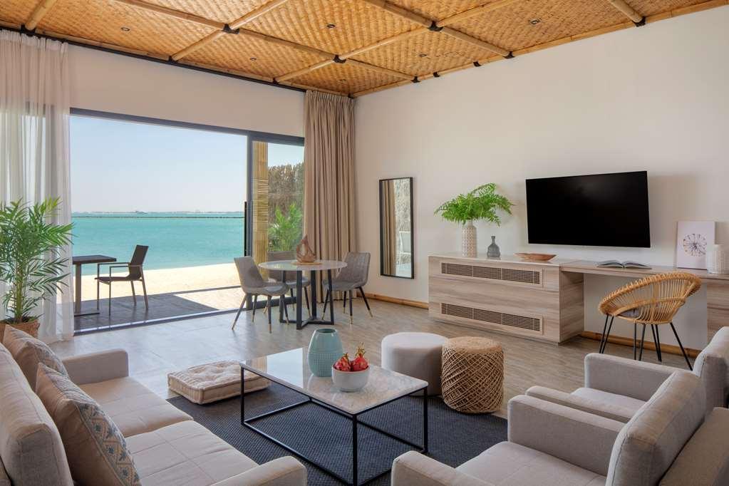 Anantara World Islands Hotel