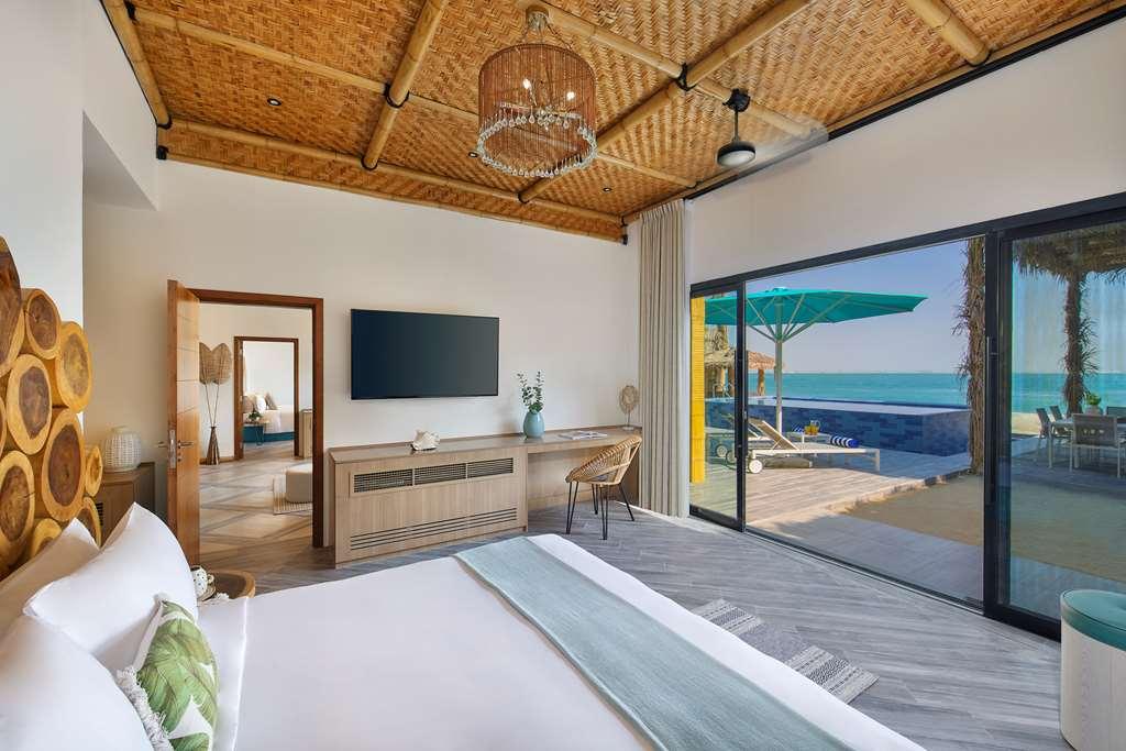 Anantara World Islands Hotel