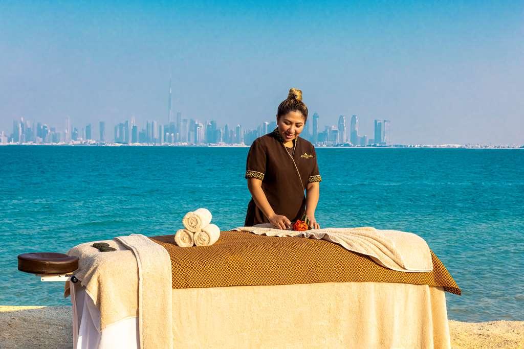 Anantara World Islands Hotel *