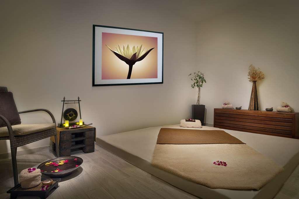 Anantara World Islands *