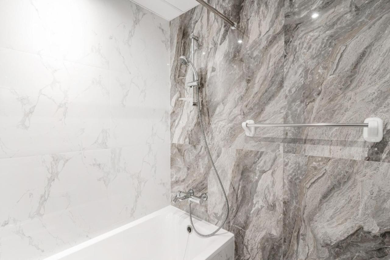 Apartment Group I Near Mall I Family Friendly *
