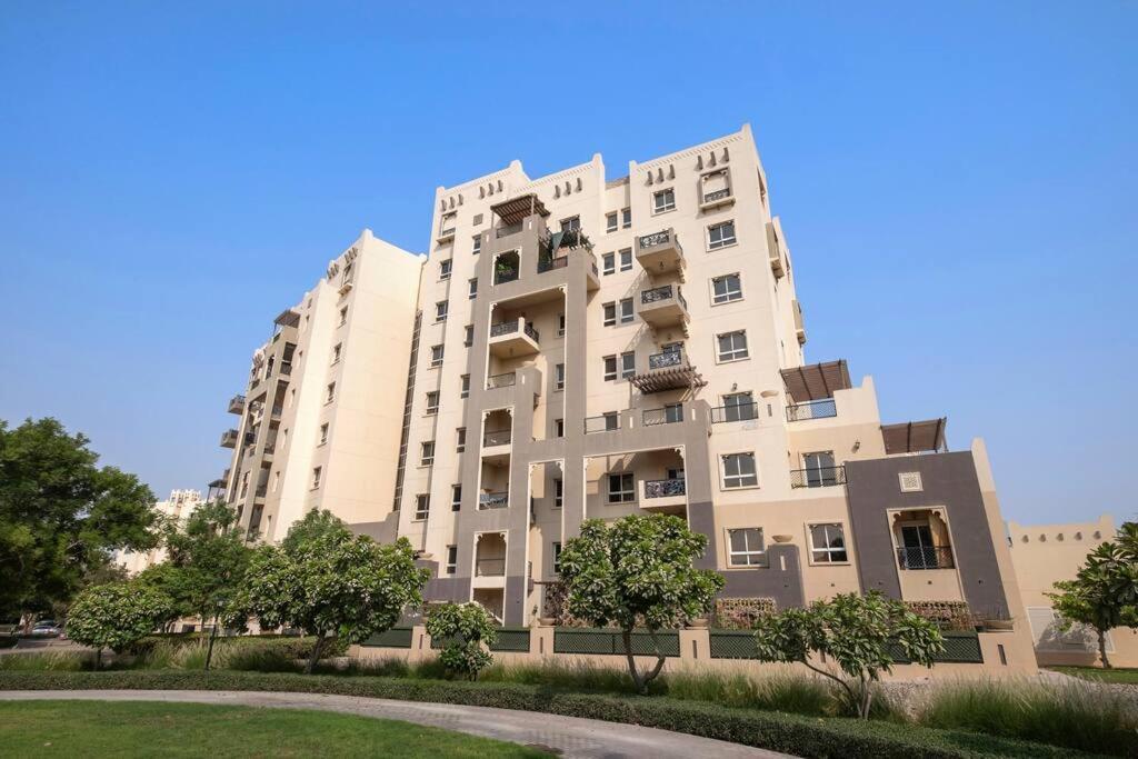 Chic Studio With A Bath Tub, Pool & Gym Near Golf Club
