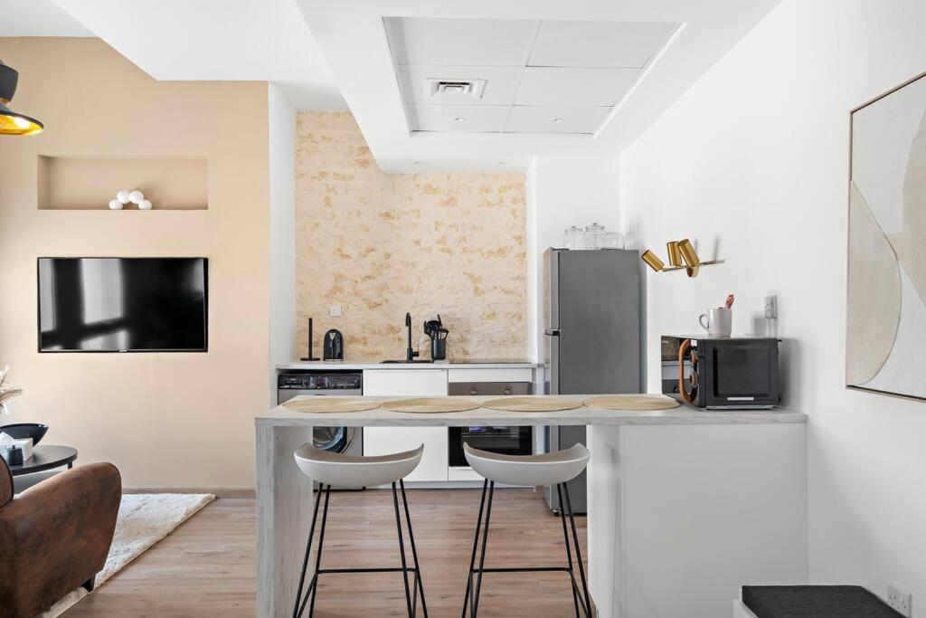 Chic Studio With A Bath Tub, Pool & Gym Near Golf Club * Dubai