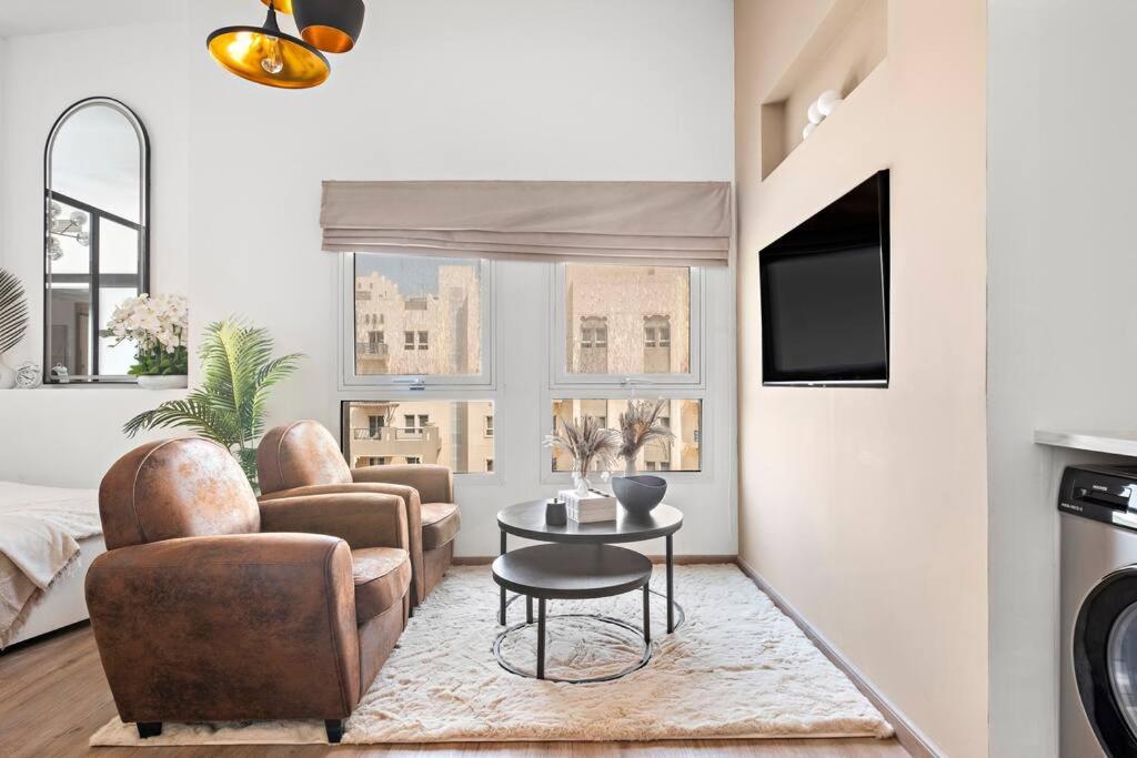 Chic Studio With A Bath Tub, Pool & Gym Near Golf Club Apartment