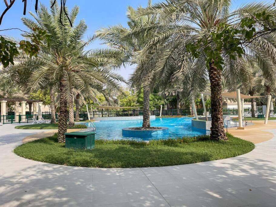 Chic Studio With A Bath Tub, Pool & Gym Near Golf Club * Dubai