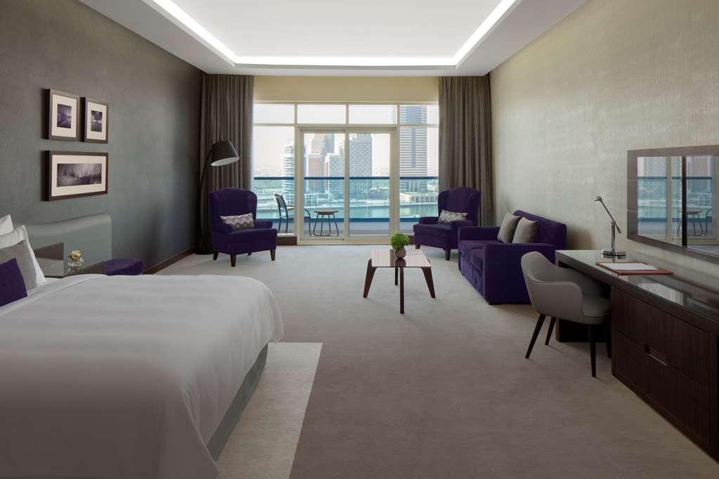 Radisson Blu Hotel. Waterfront Dubai