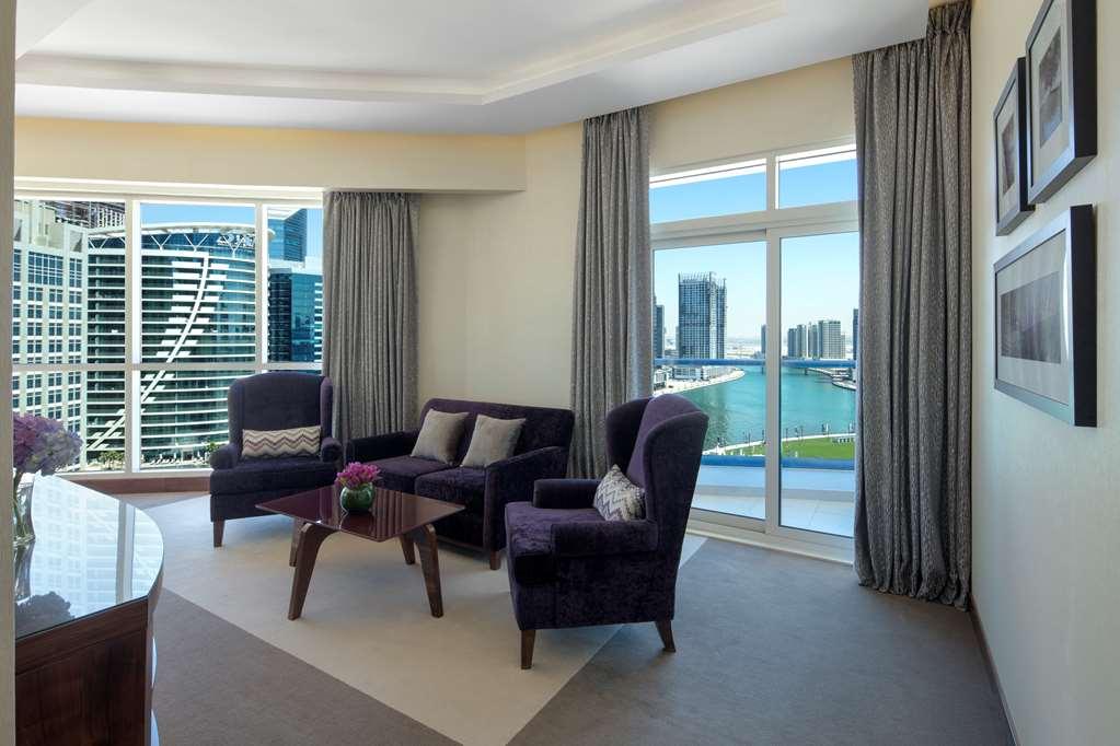 Radisson Blu Hotel. Waterfront Dubai