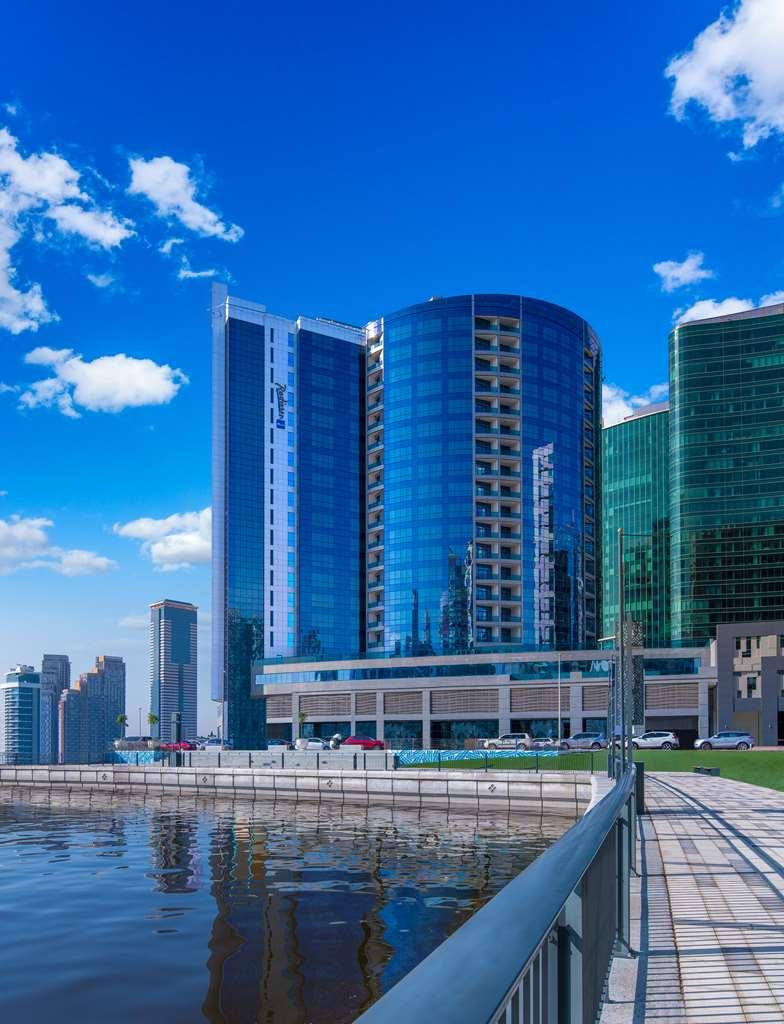 Radisson Blu Hotel. Waterfront * Dubai