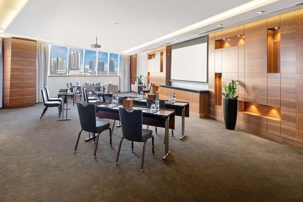 Radisson Blu Hotel. Waterfront Dubai